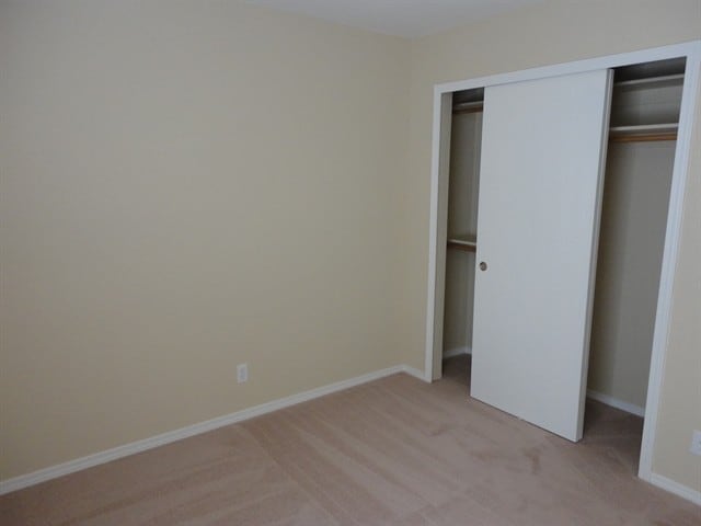 Building Photo - 624 Valley Meadows Dr