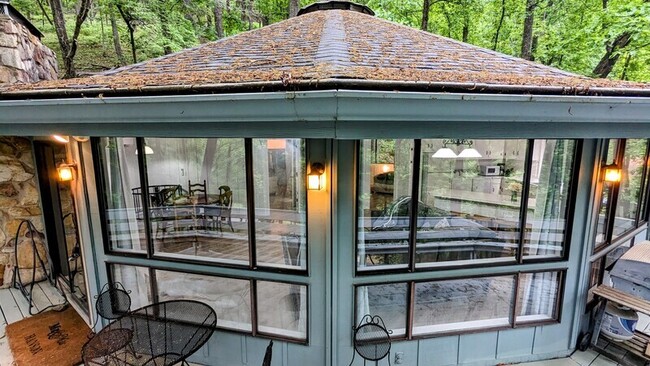 Building Photo - 828 Little Pine Mountain Rd