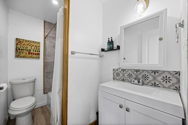 Building Photo - 1418 Kingshill Dr