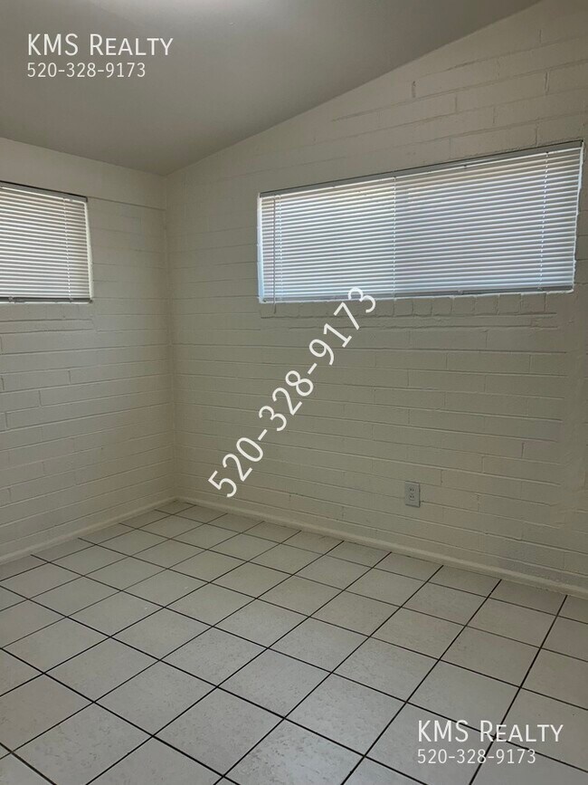 Building Photo - 5126 E Bellevue St