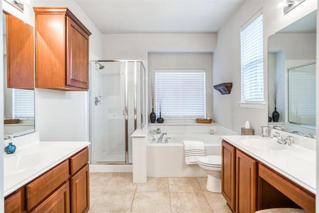 Building Photo - 11550 Henderson Dr