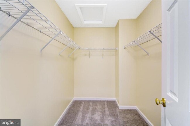 Building Photo - 240 Davis St