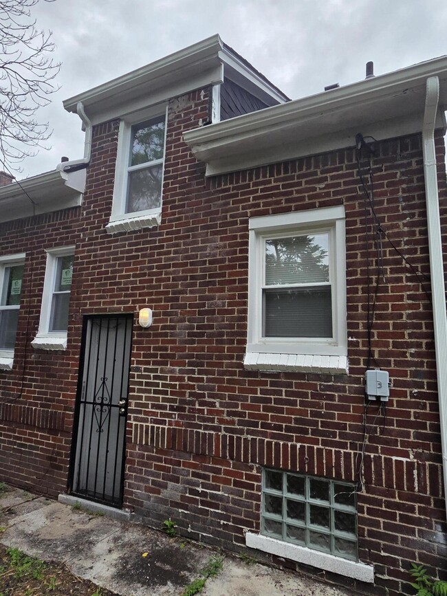 Building Photo - 15765 Ward Ave