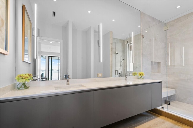 Building Photo - 1957 Harbourview Dr