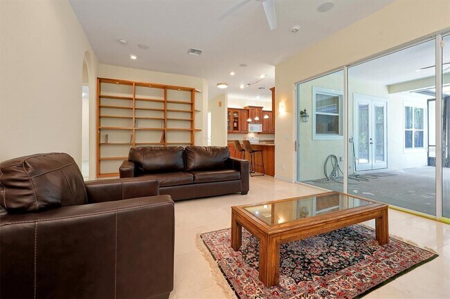 Building Photo - 220 E Bahama Rd