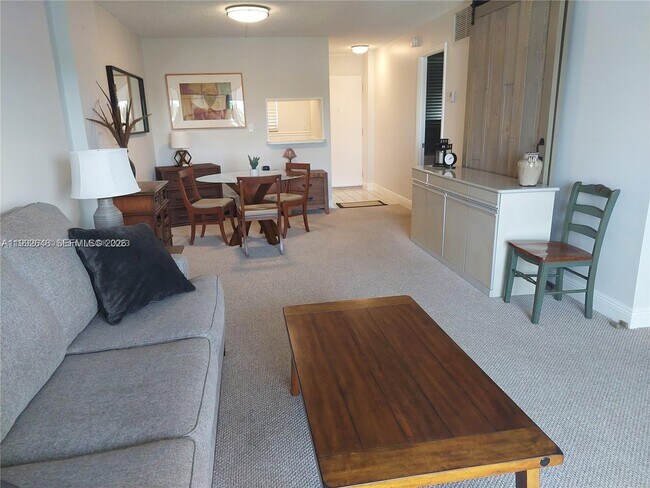 Building Photo - 1731 SE 15th St