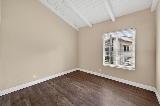 Building Photo - HUNTINGTON BEACH HOME - 1.5 Miles from the Beach