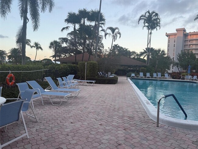 Building Photo - 3010 N Course Dr