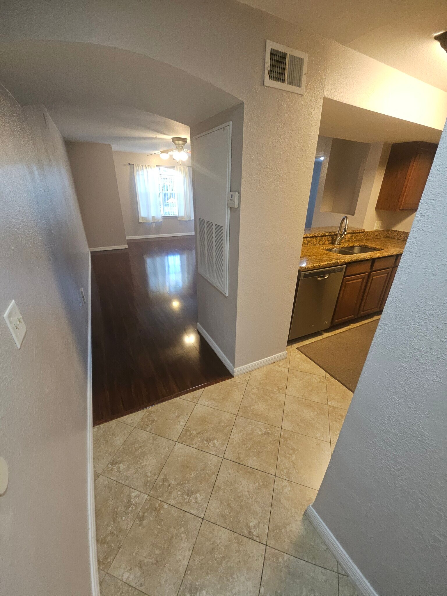 Building Photo - 7360 Westpointe Blvd