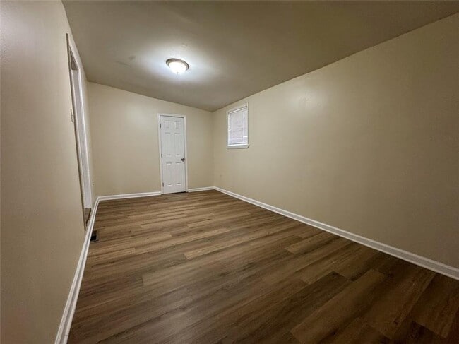 Building Photo - 1637 Columbia Dr