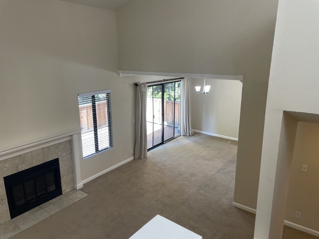 Building Photo - "Charming 3-Bedroom Townhouse with Spacious 1,725 Sq Ft Layout in Martinez, CA – Your Perfect Hom...