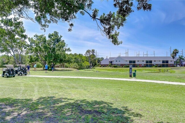 Building Photo - 200 Country Club Dr