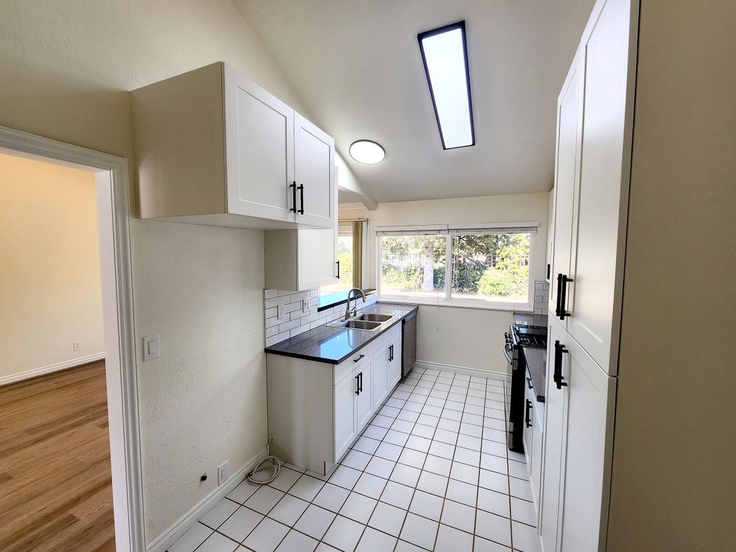 Building Photo - 80 N Lucas Ct