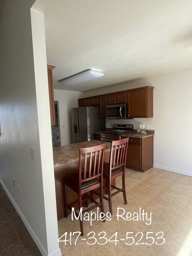 Building Photo - 3 Bedroom, 2 Bath Home for RENT in Hollister, MO