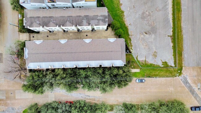 Building Photo - 1403 Delano St