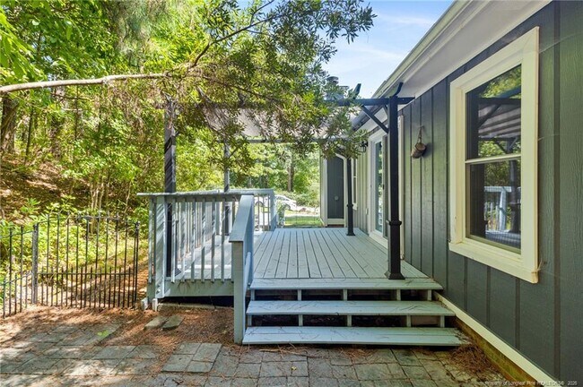 Building Photo - 3294 Florida Dr