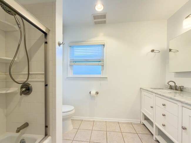 Building Photo - 10428 Riverside Dr