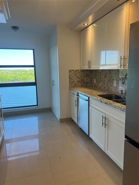 Building Photo - 3200 N Ocean Dr