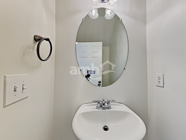 Building Photo - 1441 Bridgecross Pky