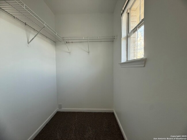 Building Photo - 570 Roadrunner Ave