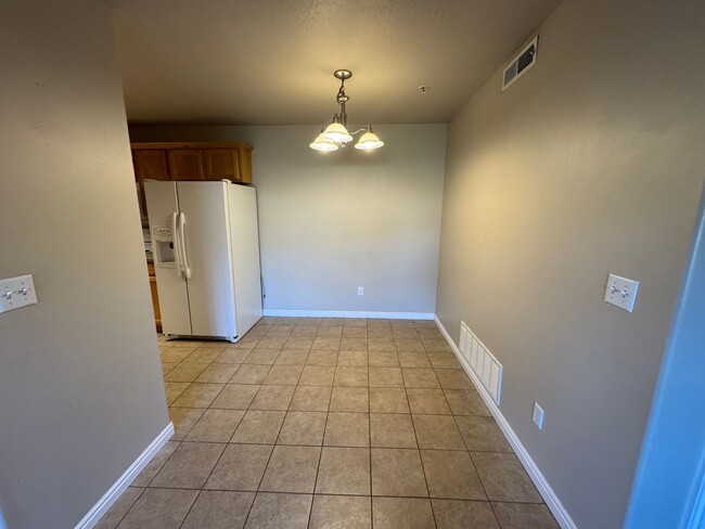 Building Photo - Ground level 3 bedroom 2 bath in Lehi!