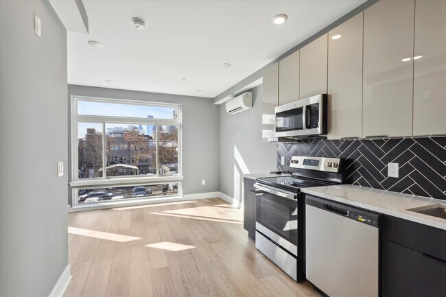 Primary Photo - 1615 Poplar St