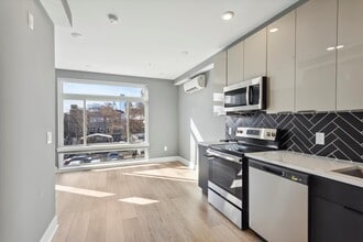 Building Photo - 1615 Poplar St