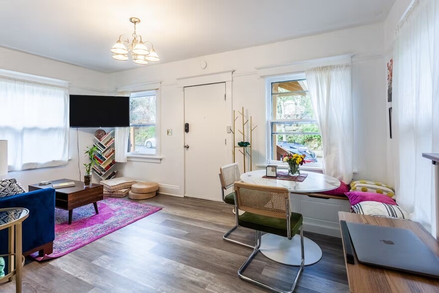 Building Photo - 1322 NE Skidmore St