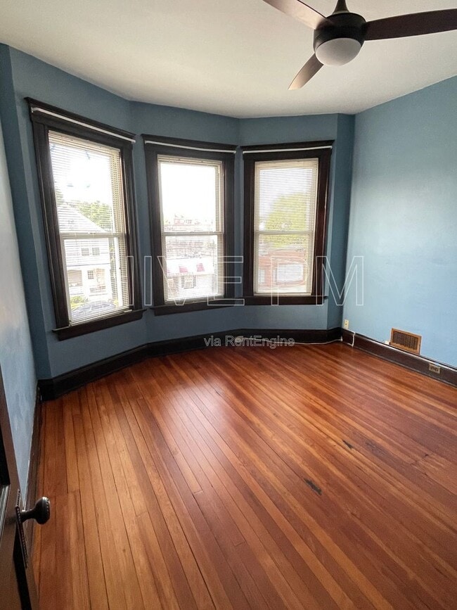 Building Photo - 2418 Robertson Ave