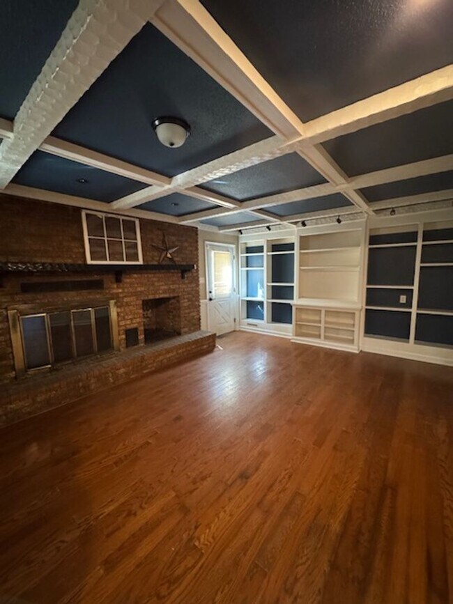 Building Photo - 404 Todd Dr