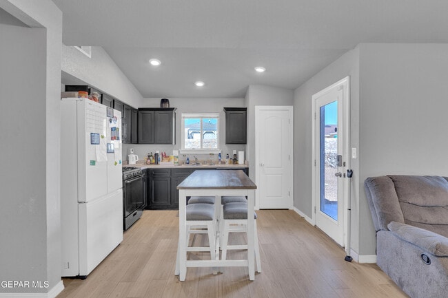 Building Photo - 14557 Desert Poppy Ct