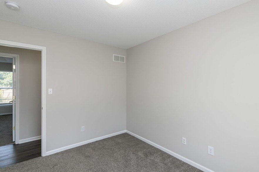 Building Photo - 502 Sunny Ln