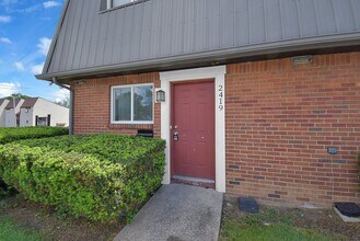 Building Photo - 2 Bedroom Townhouse Apartment- HUGE WALK IN CLOSET