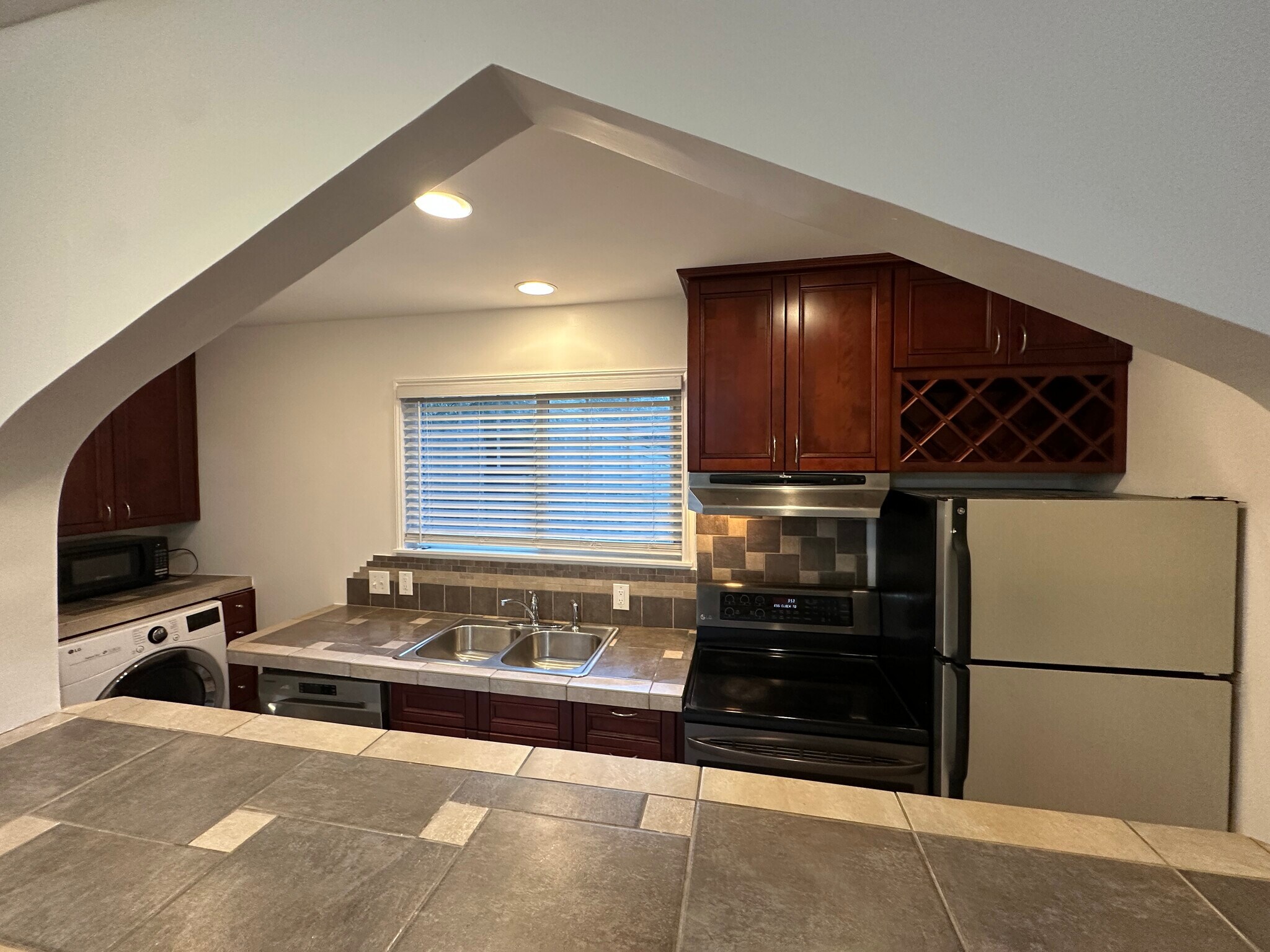 Kitchen - 19921 Forest Park Dr NE