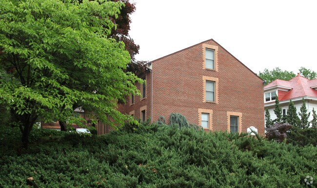 Building Photo - The Chatham
