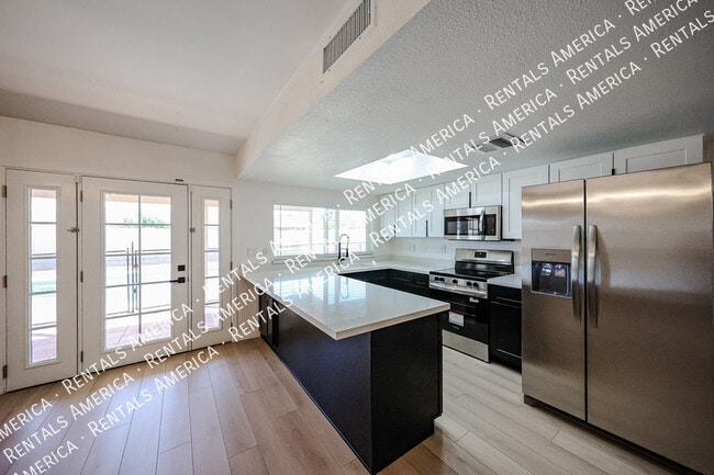 Building Photo - 2931 W Villa Maria Dr