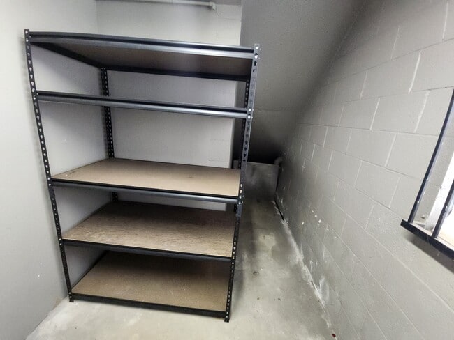 Building Photo - 1502 Rock Glen Ave