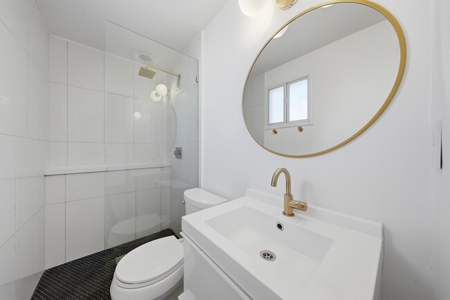 Building Photo - 3540 E Voltaire Dr