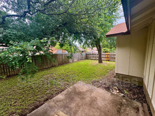 Building Photo - 2708 Charlesworth Dr