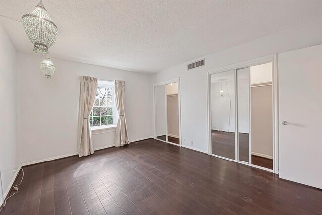 Building Photo - 2601 Bellefontaine St