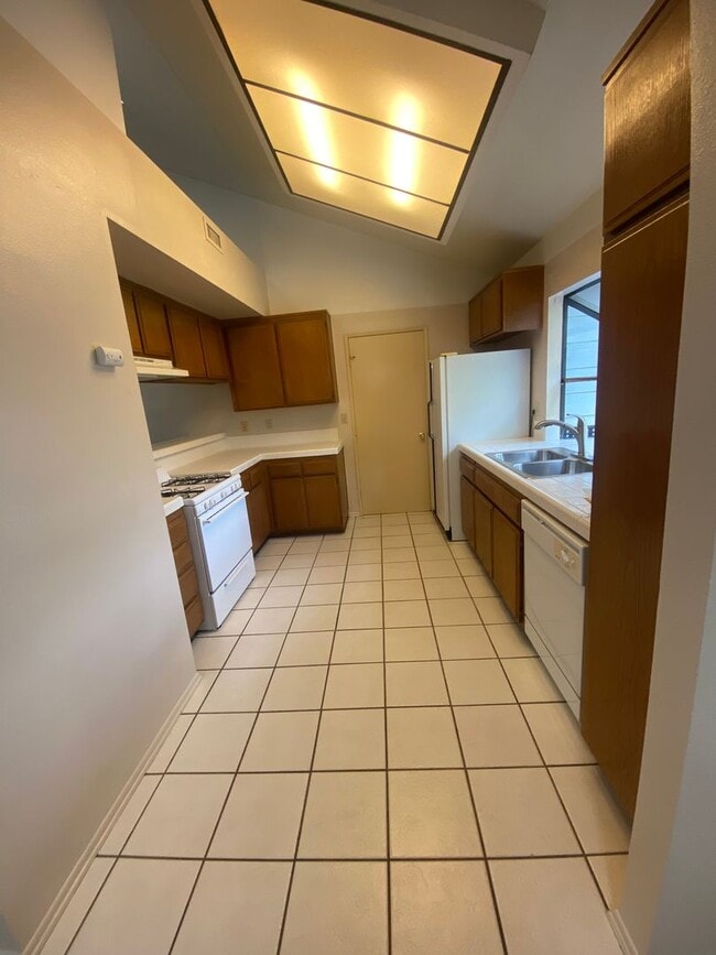 Building Photo - Charming 3 Bedroom, 2 Bath Home in San Mar...