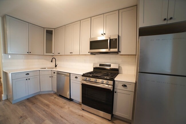 Building Photo - 206 48th St