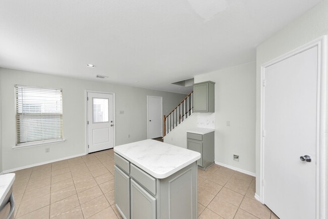 Building Photo - 2610 Skyview Shadows Ct