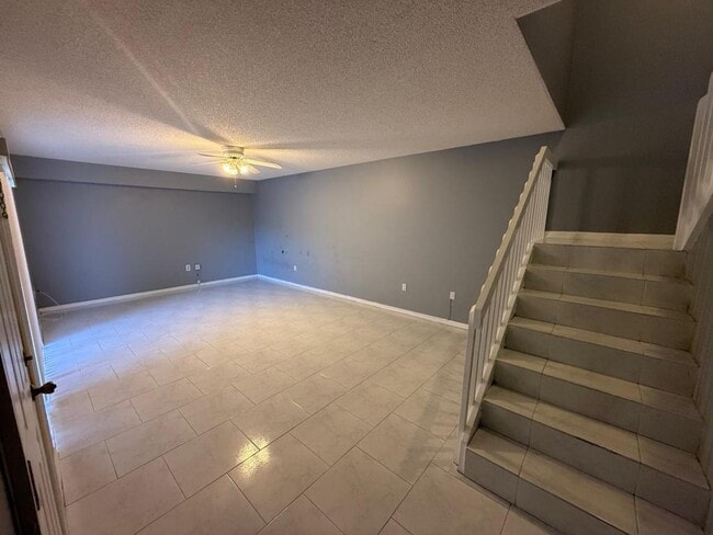 Building Photo - 5276 Middle Ct