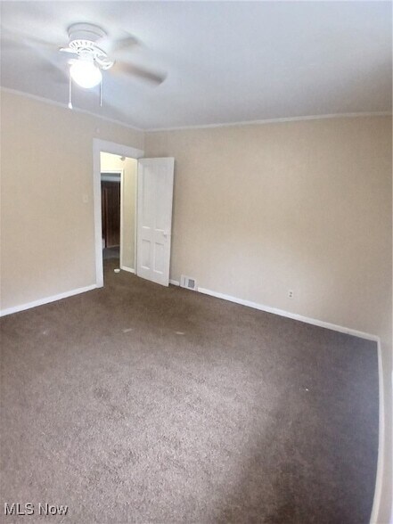 Building Photo - 142 N Bridge St