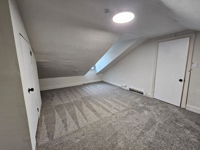 Building Photo - Fully Updated 4 bedroom 1 bathroom