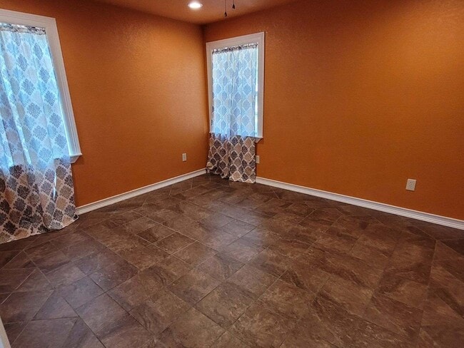 Building Photo - 1107 Devereaux St