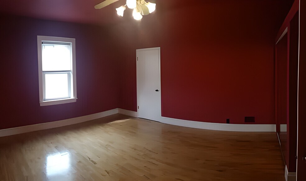 Building Photo - 707 E Brady St