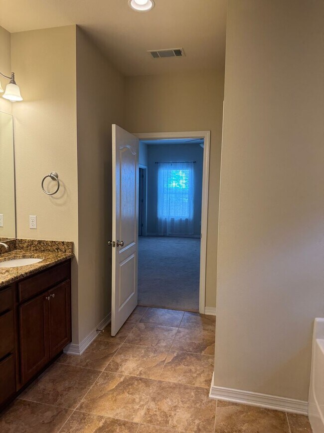 Building Photo - 156 Creve Core Dr