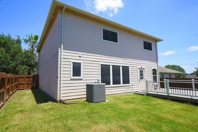 Building Photo - Lovely Cul-De-Sac Home in Schertz/Cibolo Now Available - Realtor Commission: $500